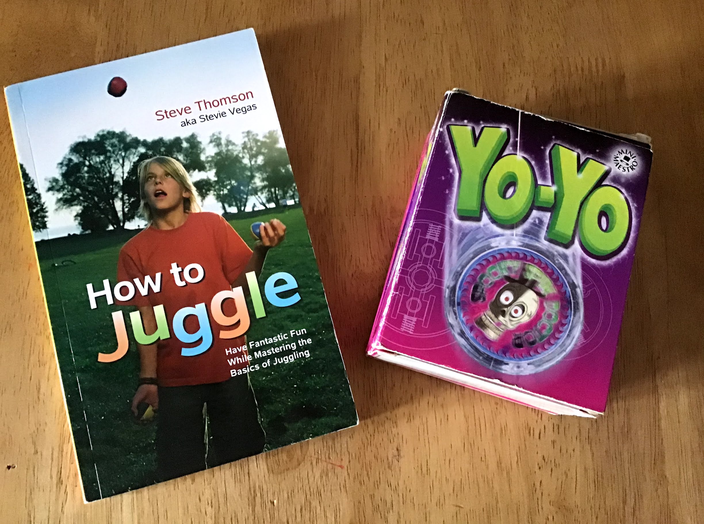 My 2 Books - how to juggle and yo-yo